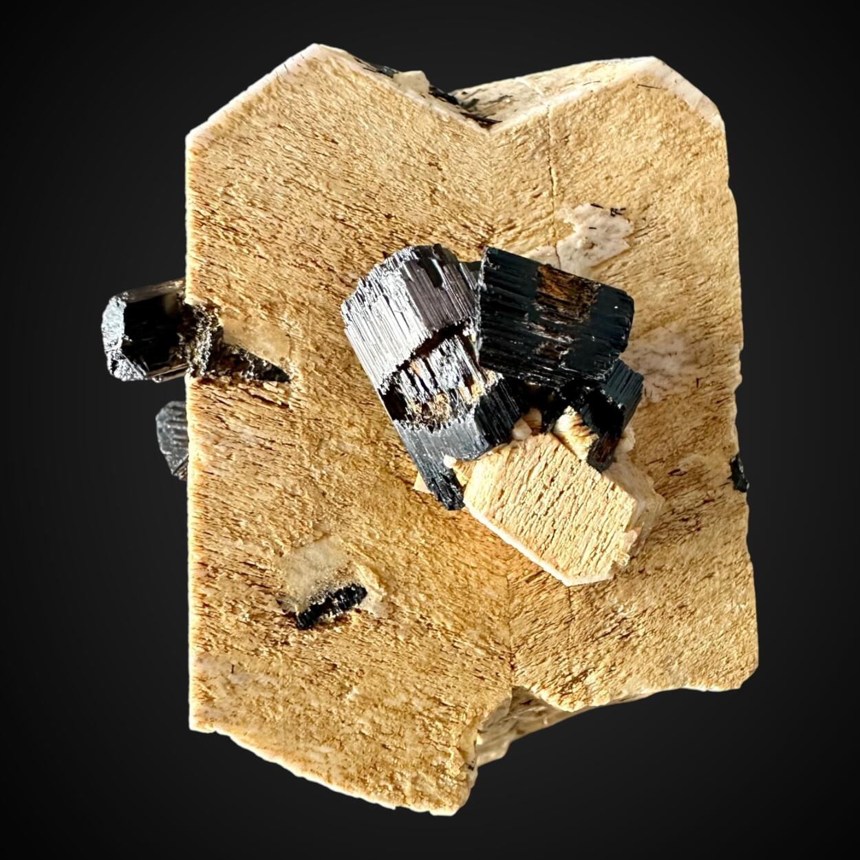 Arfvedsonite On Orthoclase