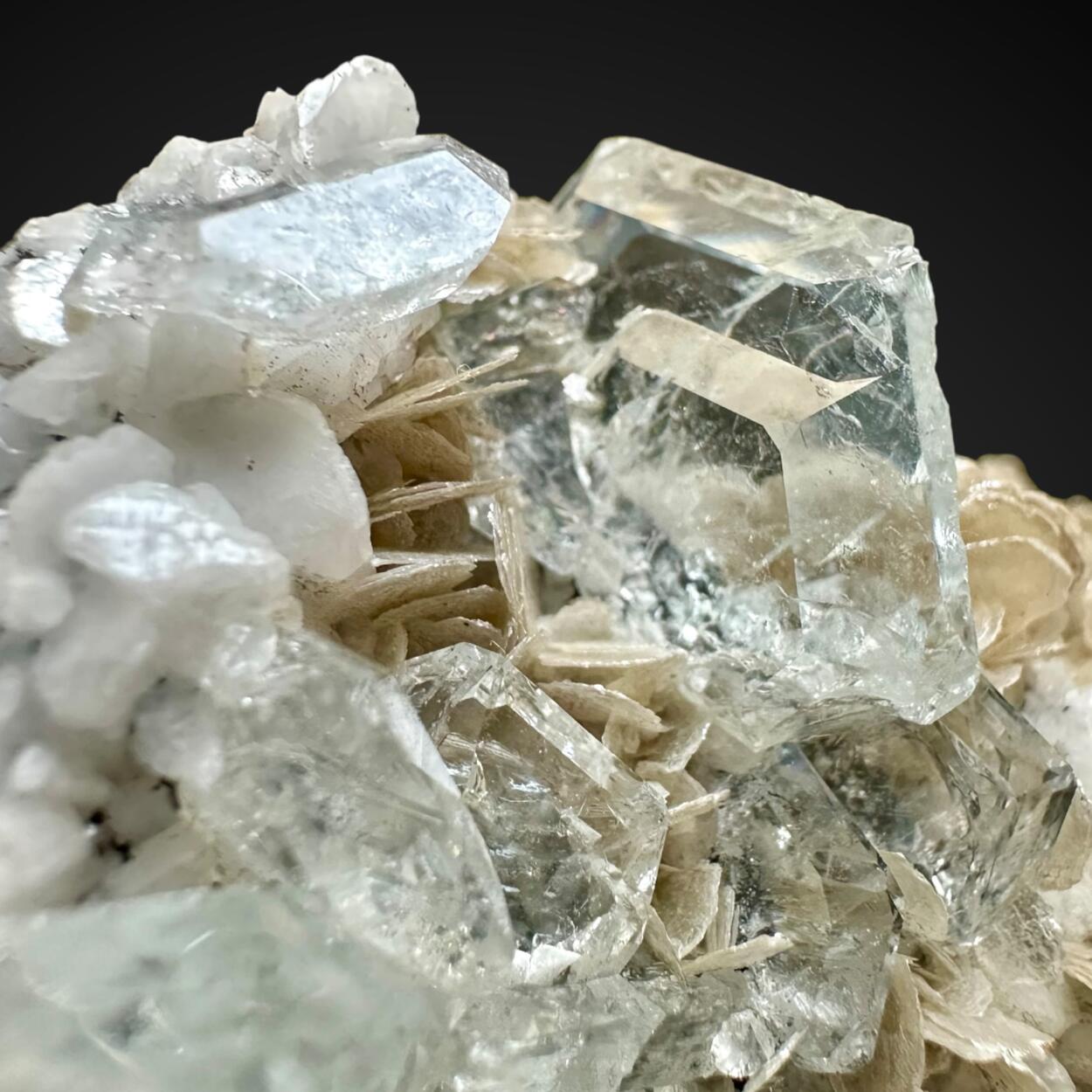 Goshenite & Muscovite