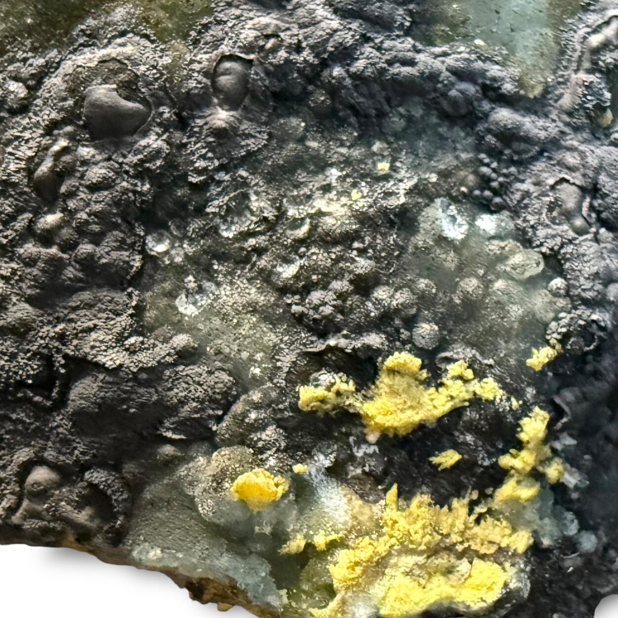 Plumbogummite With Mimetite & Romanèchite