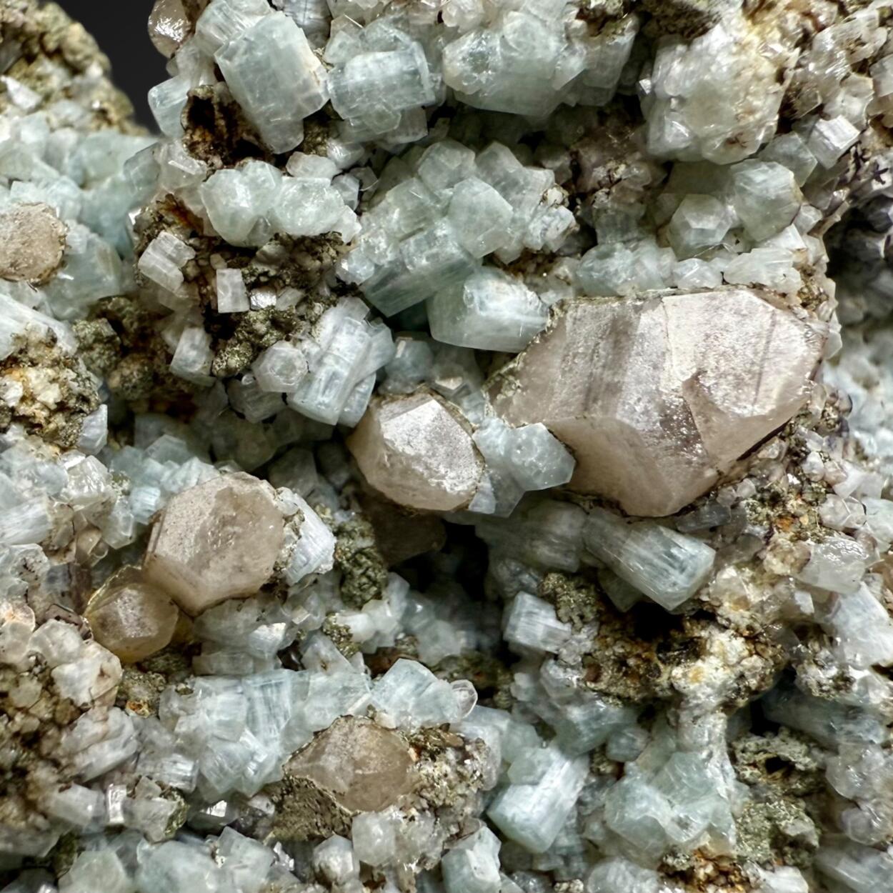 Fluorapatite With Mica & Quartz