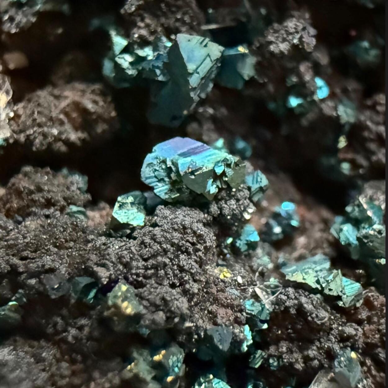 Chalcopyrite & Baryte On Quartz