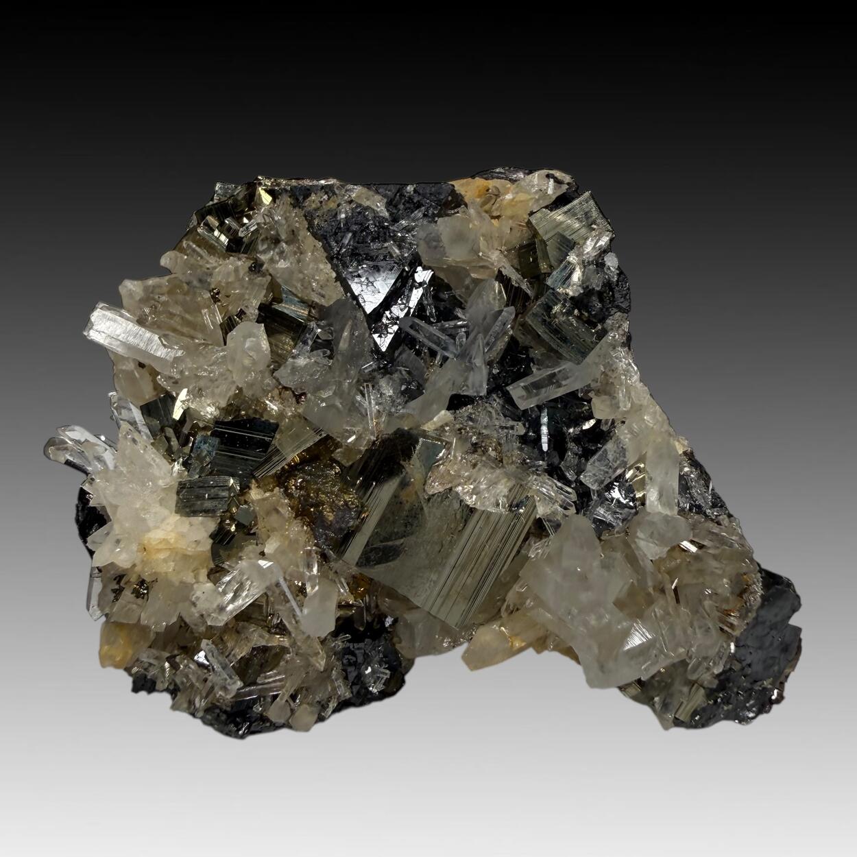 Chalcopyrite Pyrite Sphalerite & Quartz