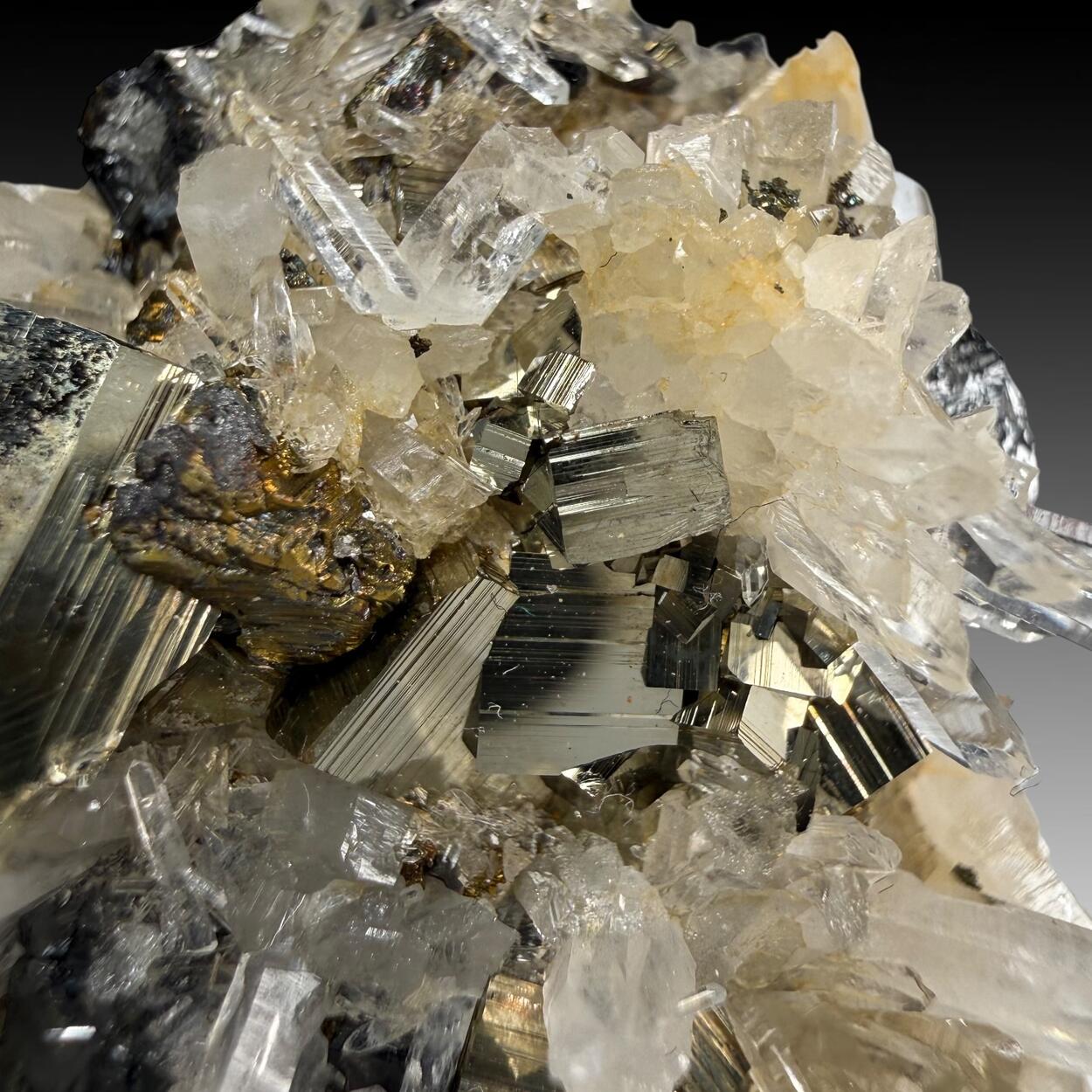 Chalcopyrite Pyrite Sphalerite & Quartz