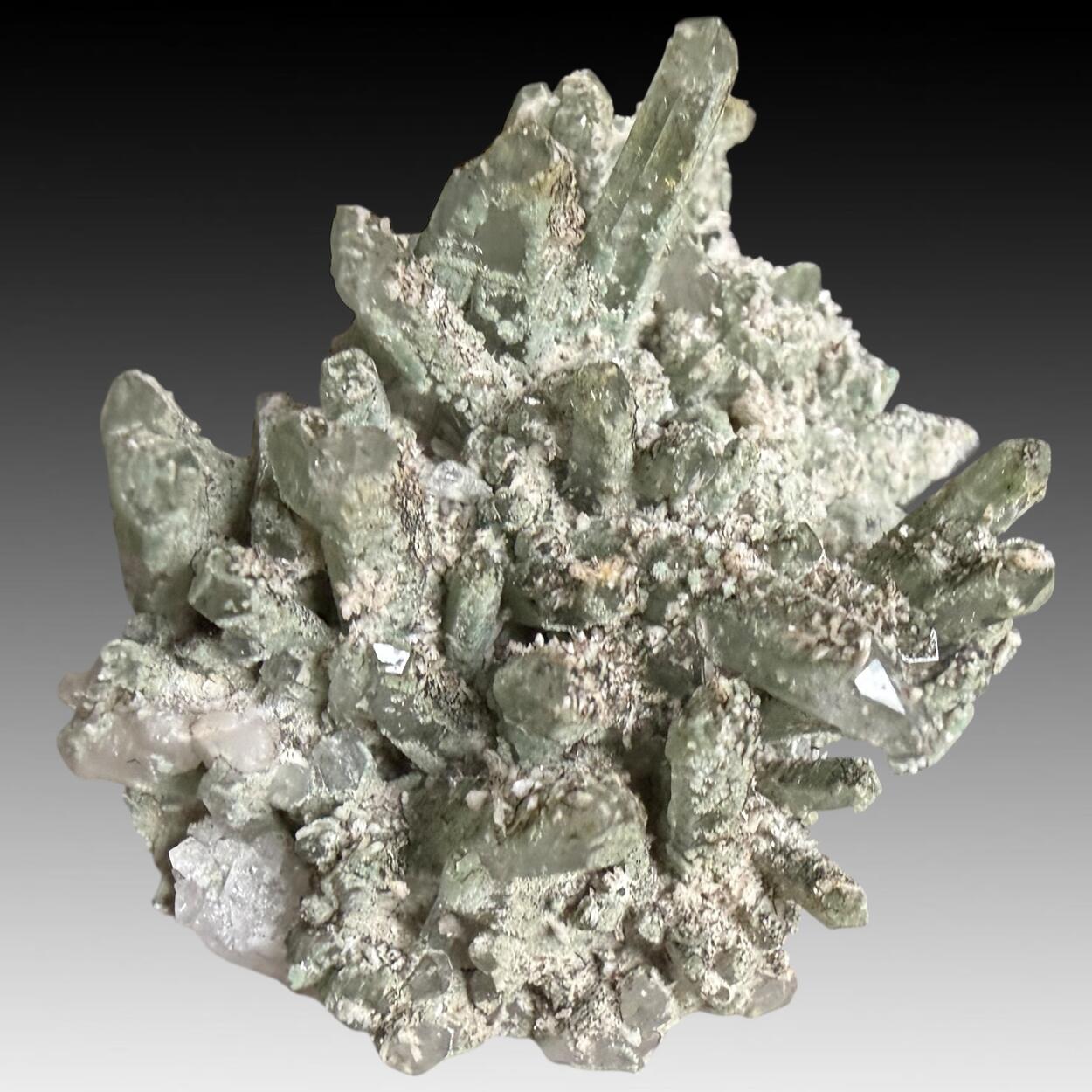 Pumpellyite-(Mg) On Quartz