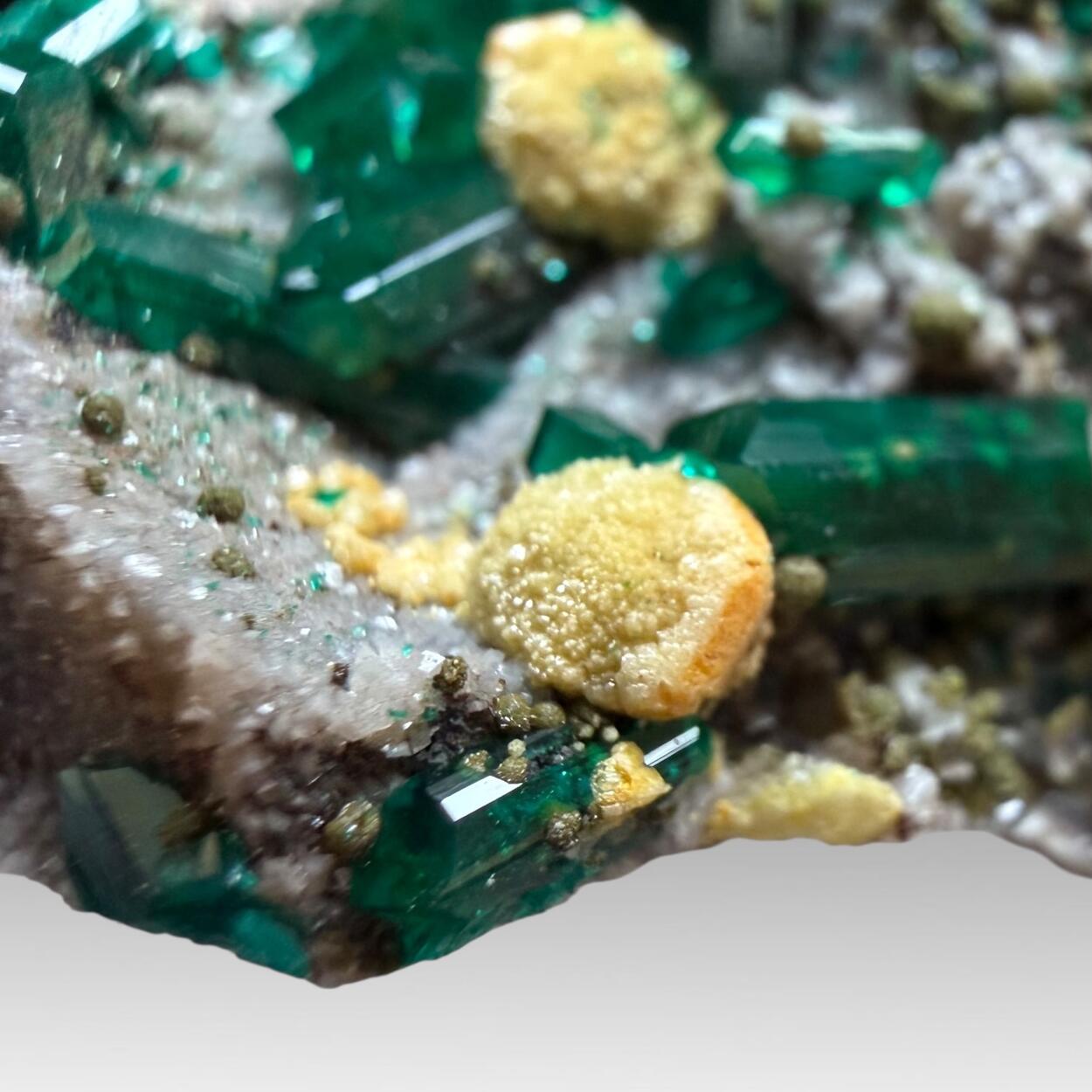Dioptase With Mimetite & Mottramite