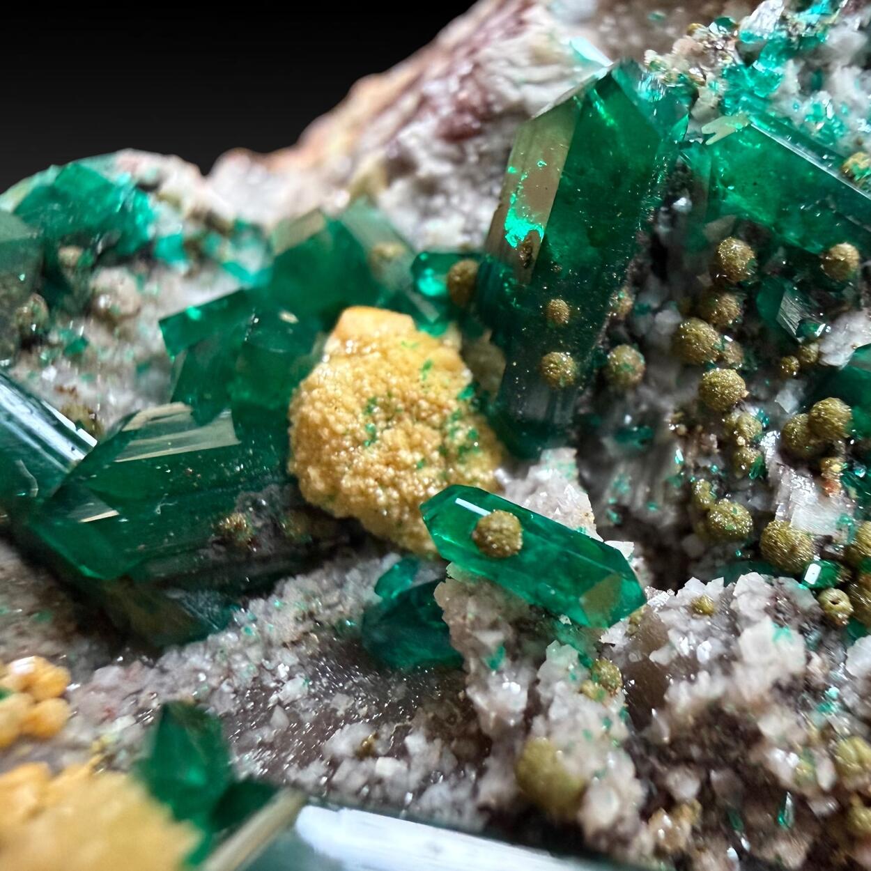Dioptase With Mimetite & Mottramite