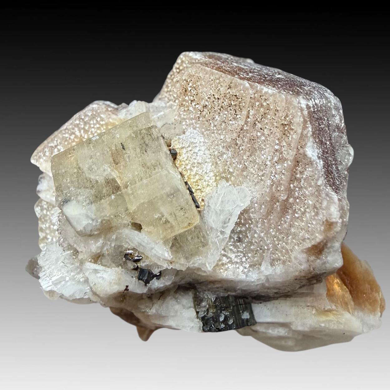 Fluorapatite With Lepidolite