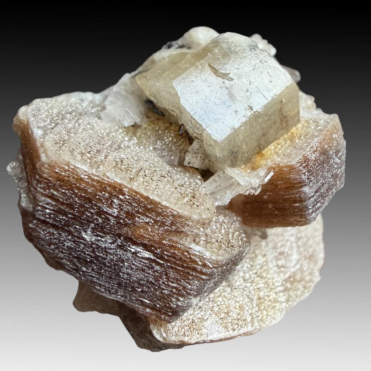 Fluorapatite With Lepidolite