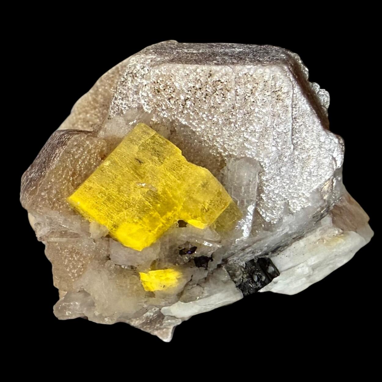 Fluorapatite With Lepidolite