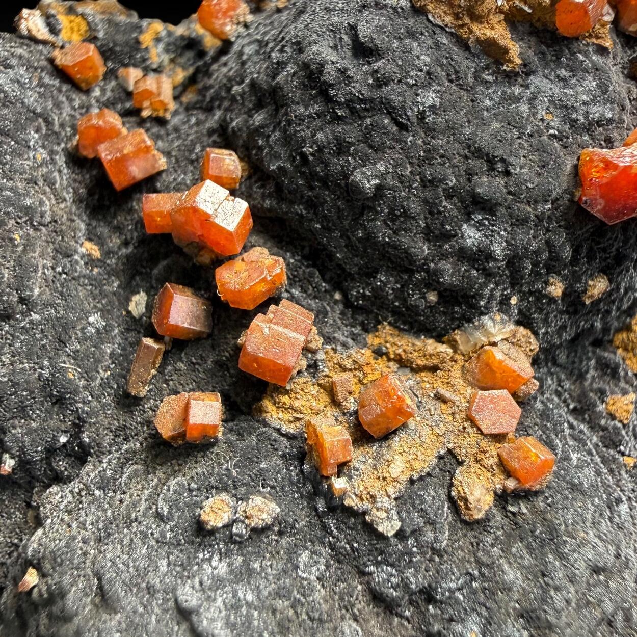 Manganite Psilomelane & Vanadinite