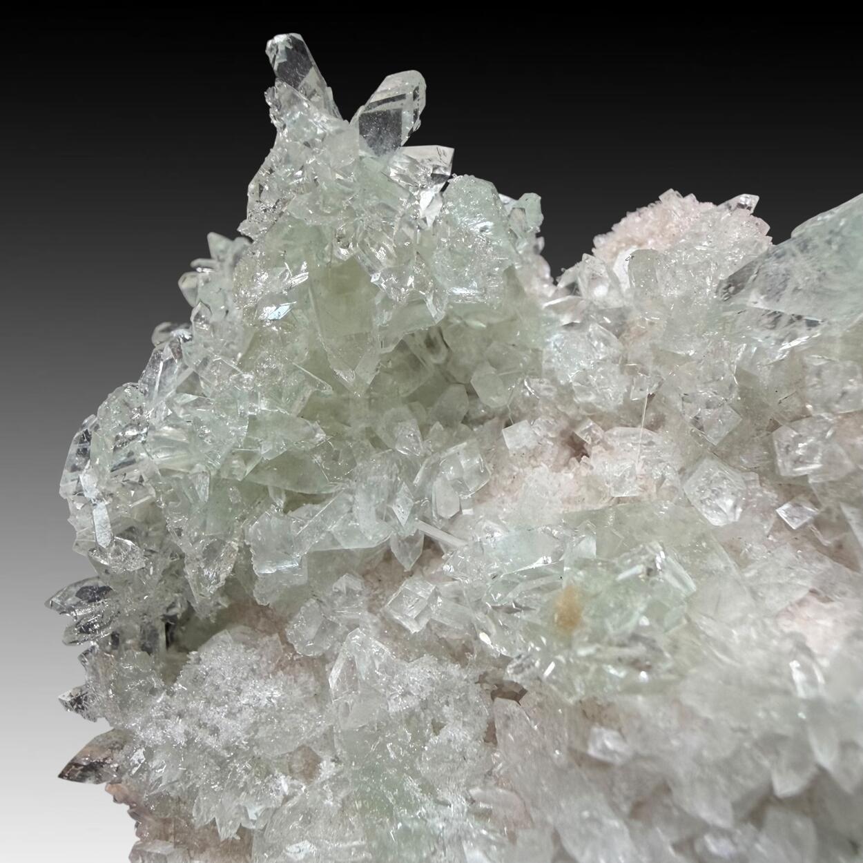 Apophyllite & Heulandite With Stilbite