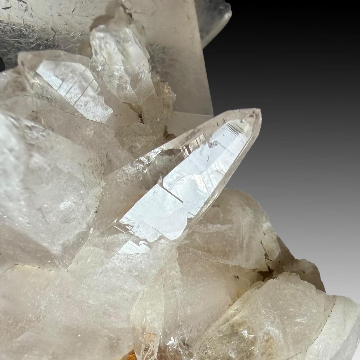 Quartz Var Ticino Habit
