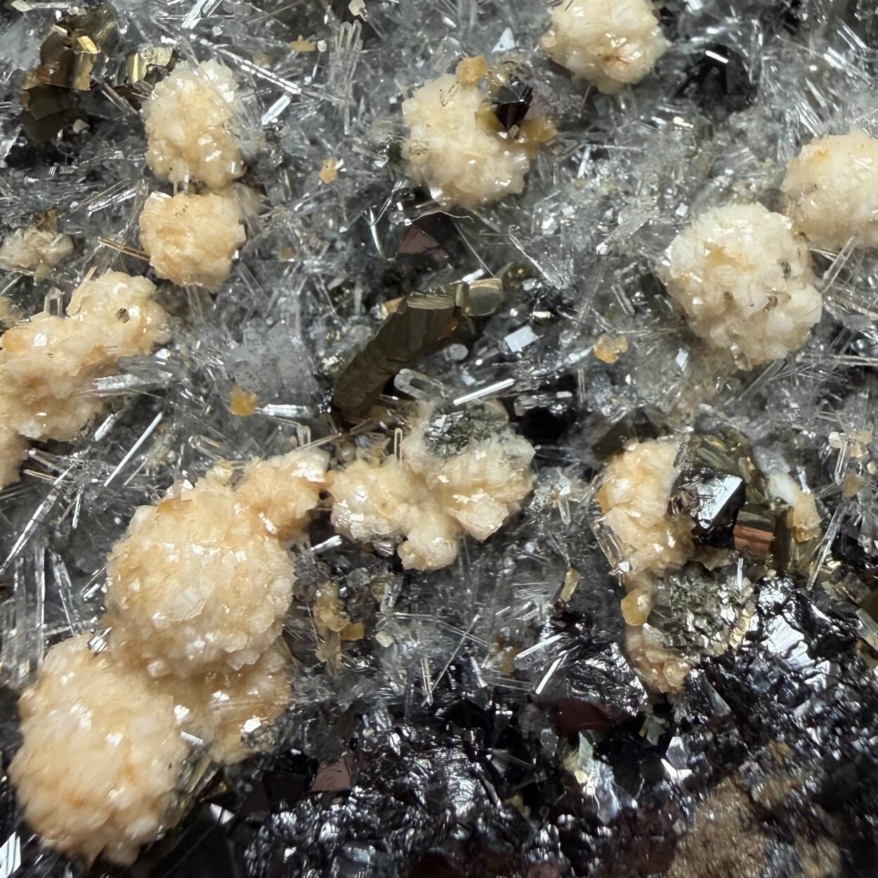 Sphalerite With Calcite Siderite & Quartz