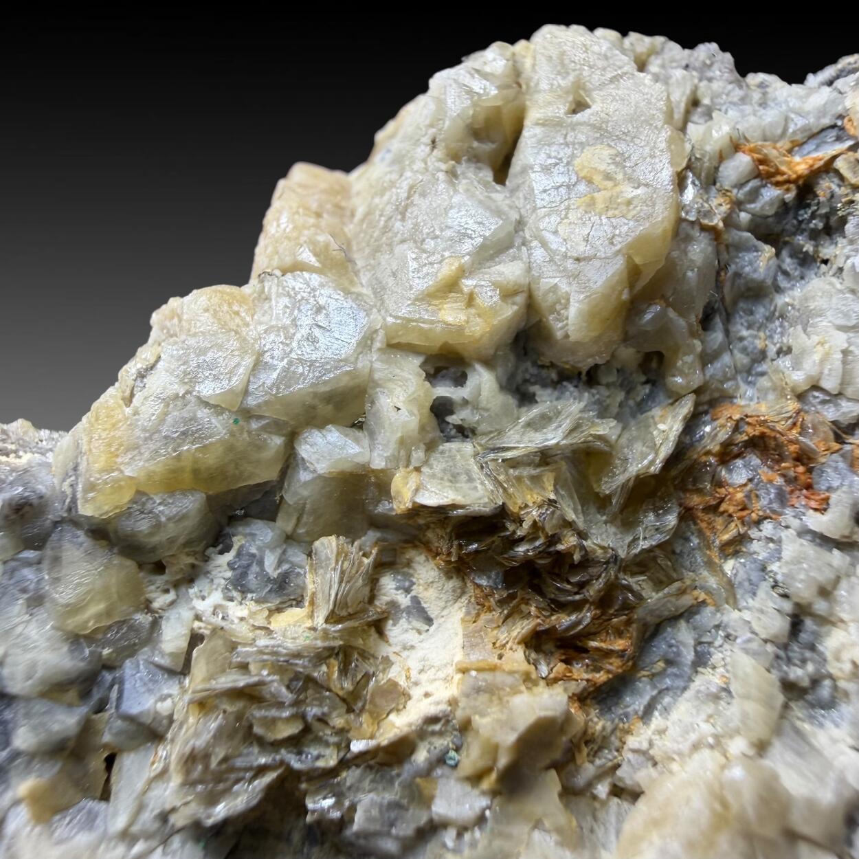 Scheelite On Wolframite