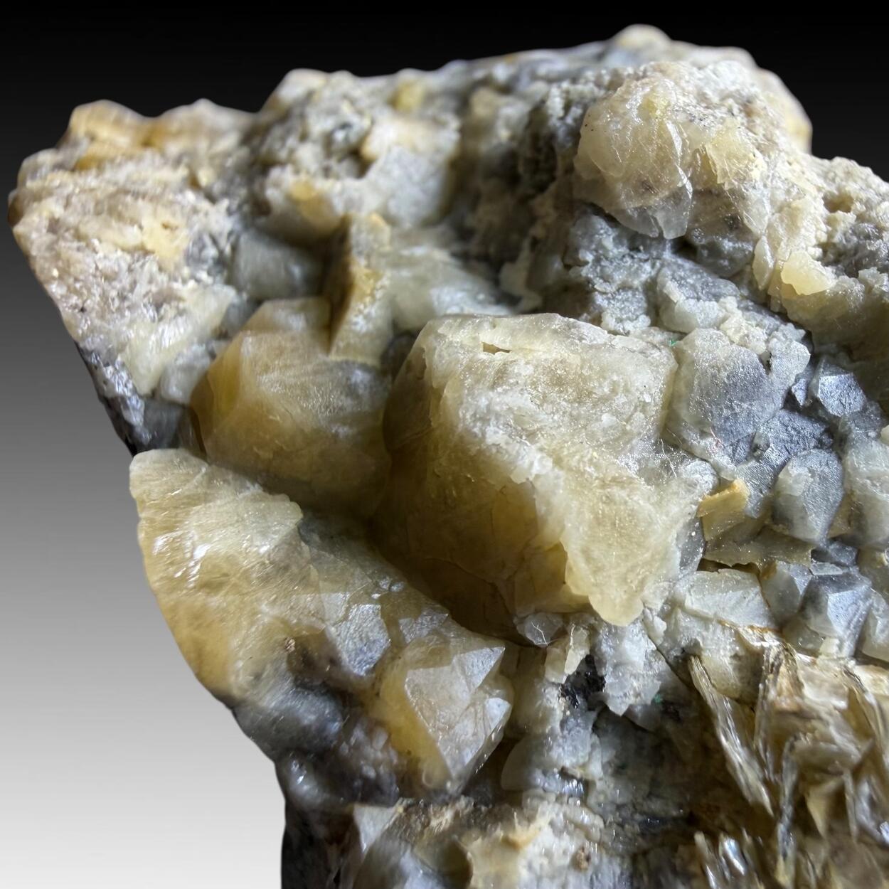 Scheelite On Wolframite