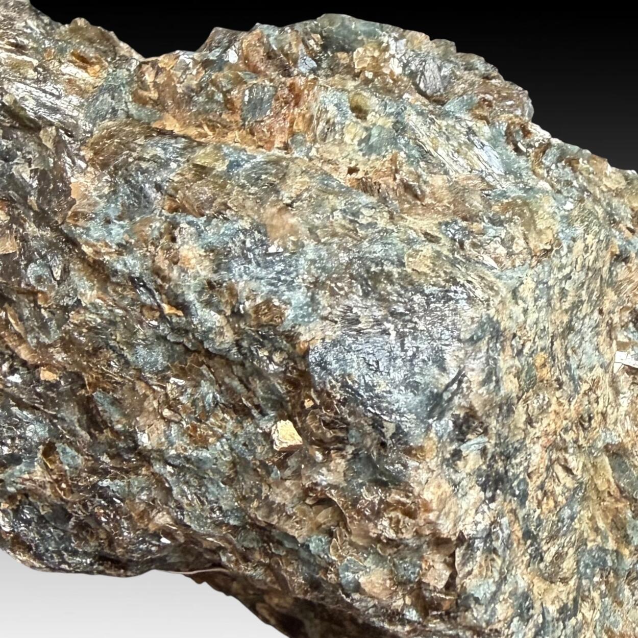 Sapphirine & Phlogopite