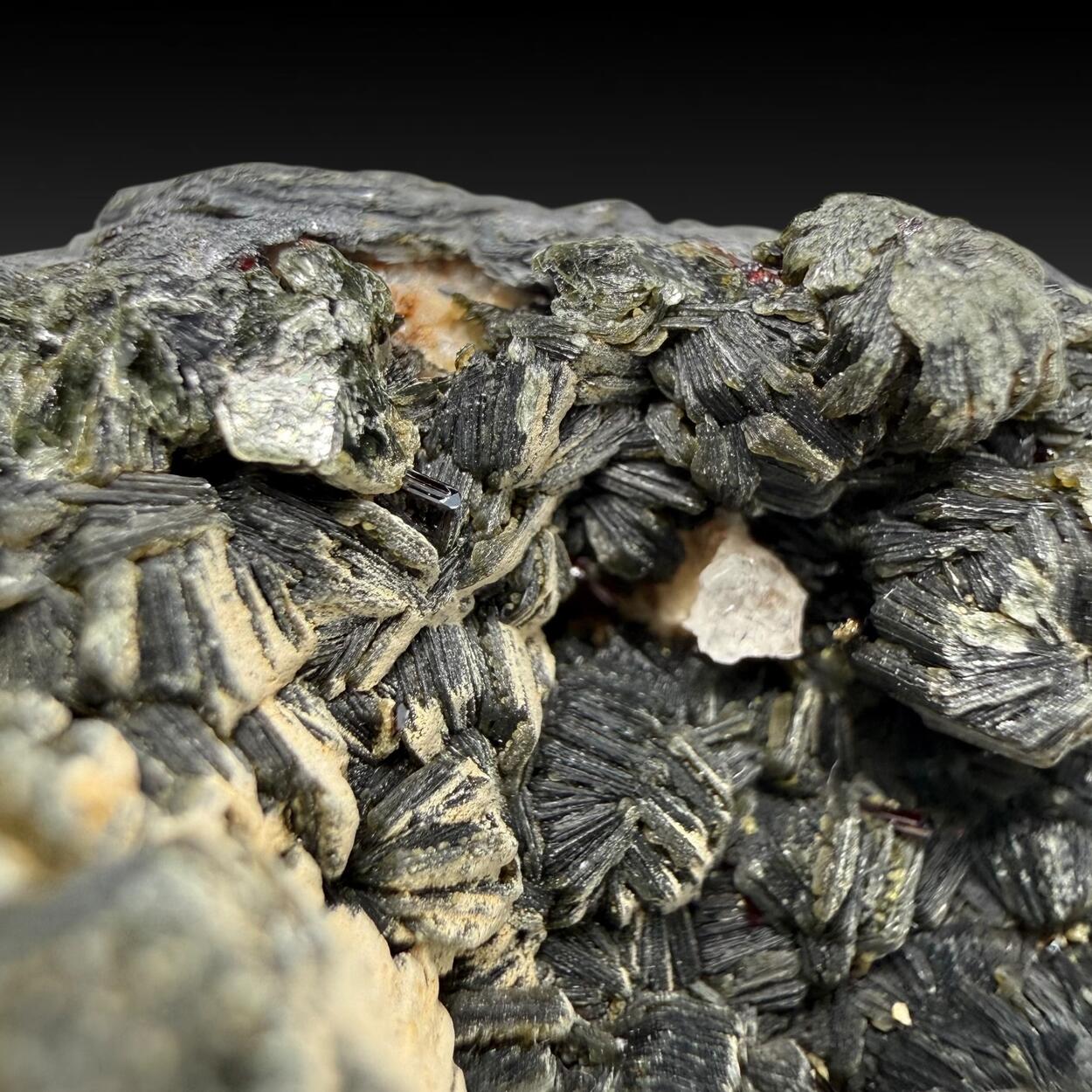 Clinochlore & Rutile