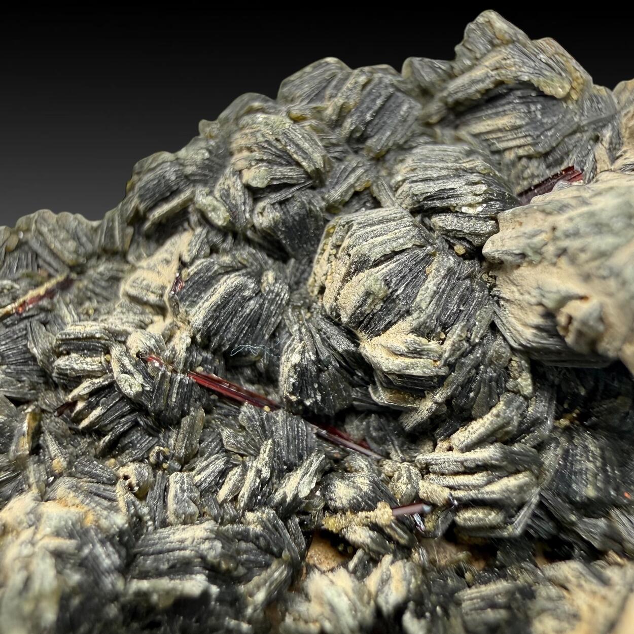 Clinochlore & Rutile