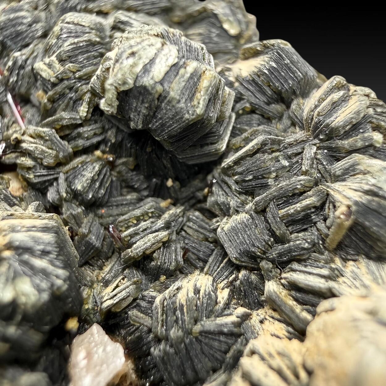 Clinochlore & Rutile