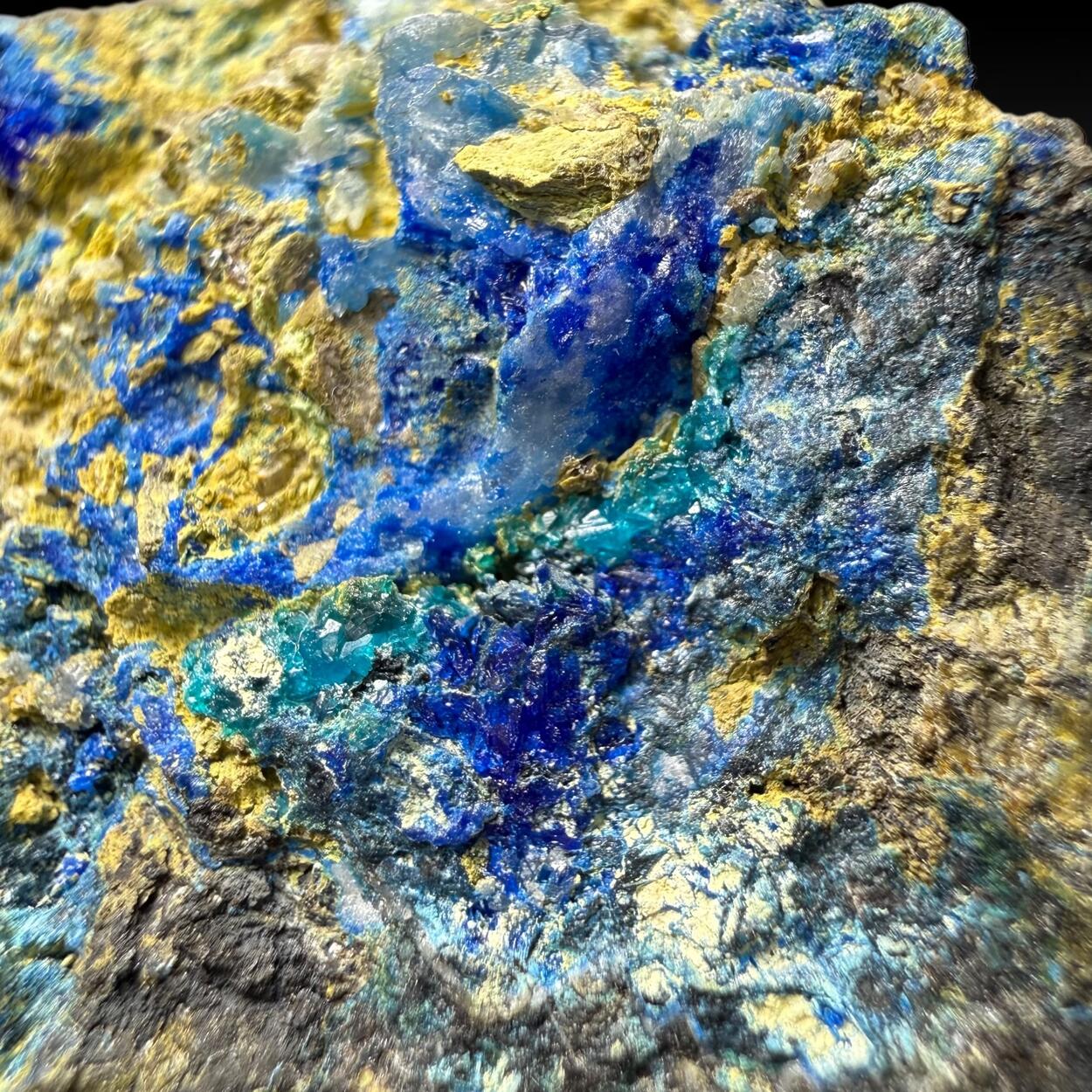 Linarite On Beaverite-(Cu)