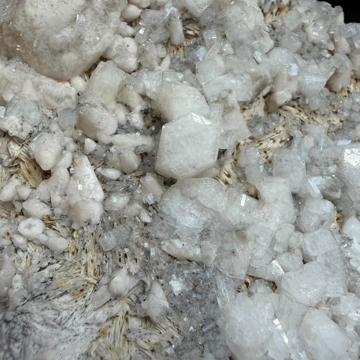 Calcite & Harmotome Brewsterite On Baryte