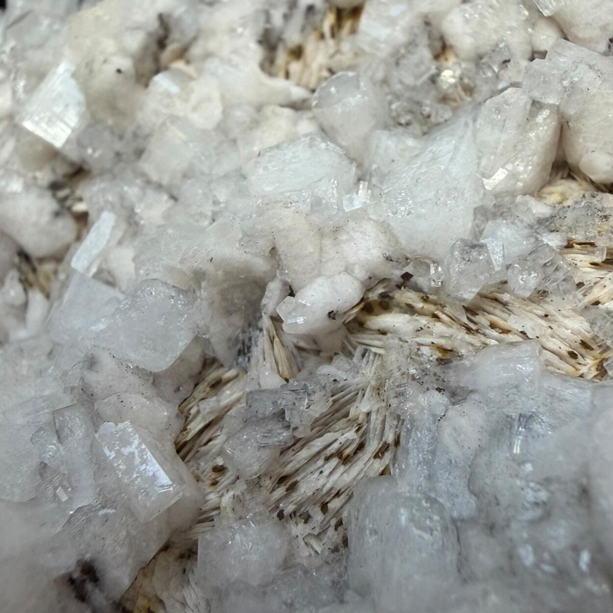 Calcite & Harmotome Brewsterite On Baryte