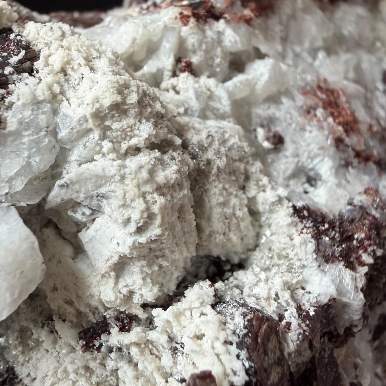 Tetraferriphlogopite With Clinohumite & Pyroaurite