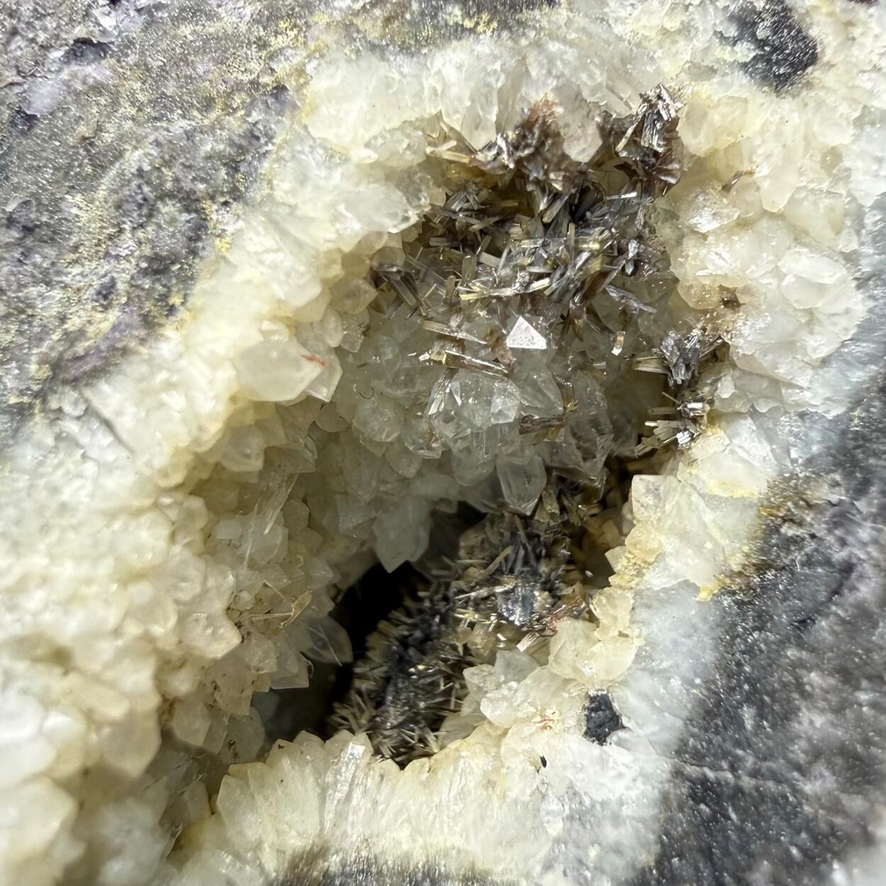 Metacinnabar & Valentinite