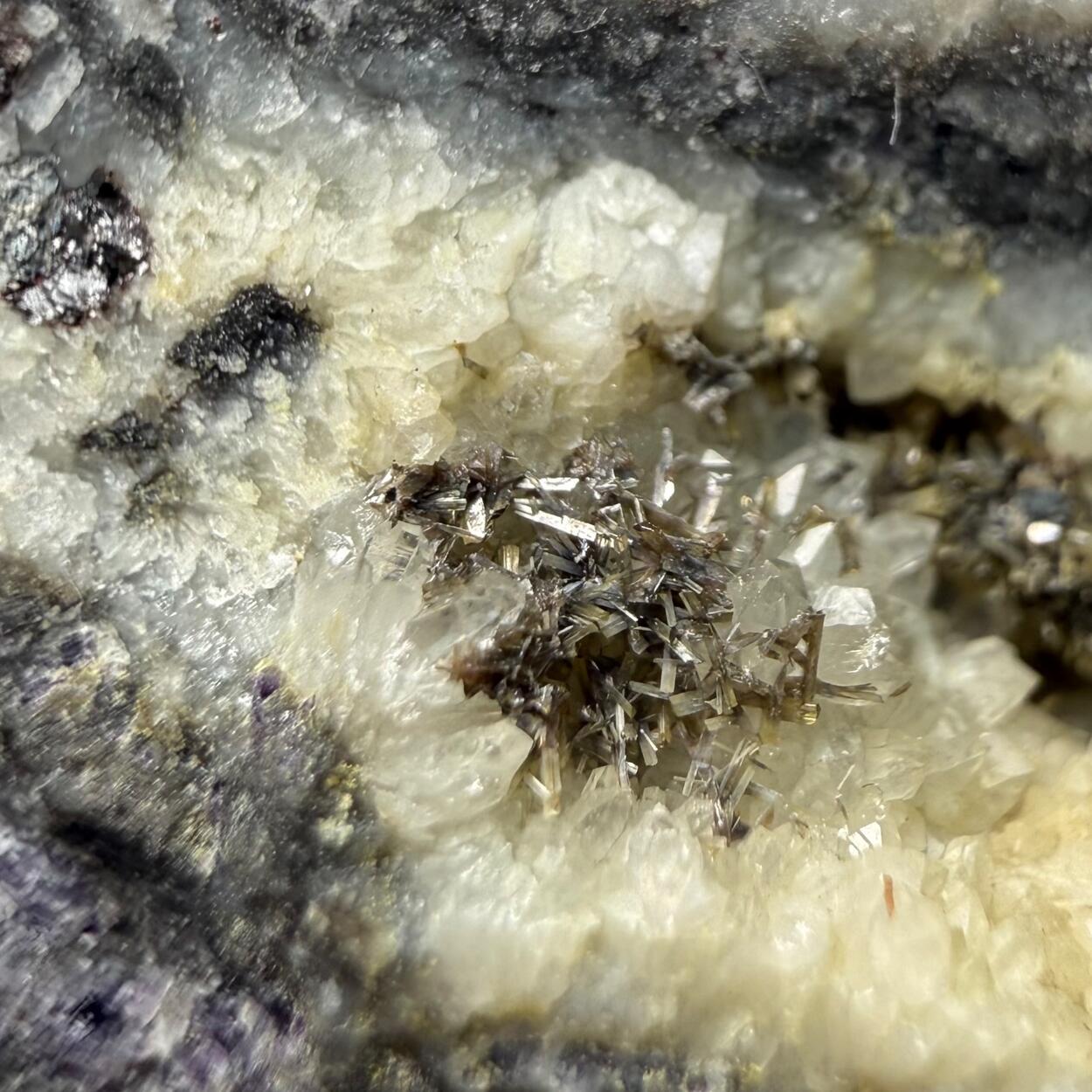 Metacinnabar & Valentinite