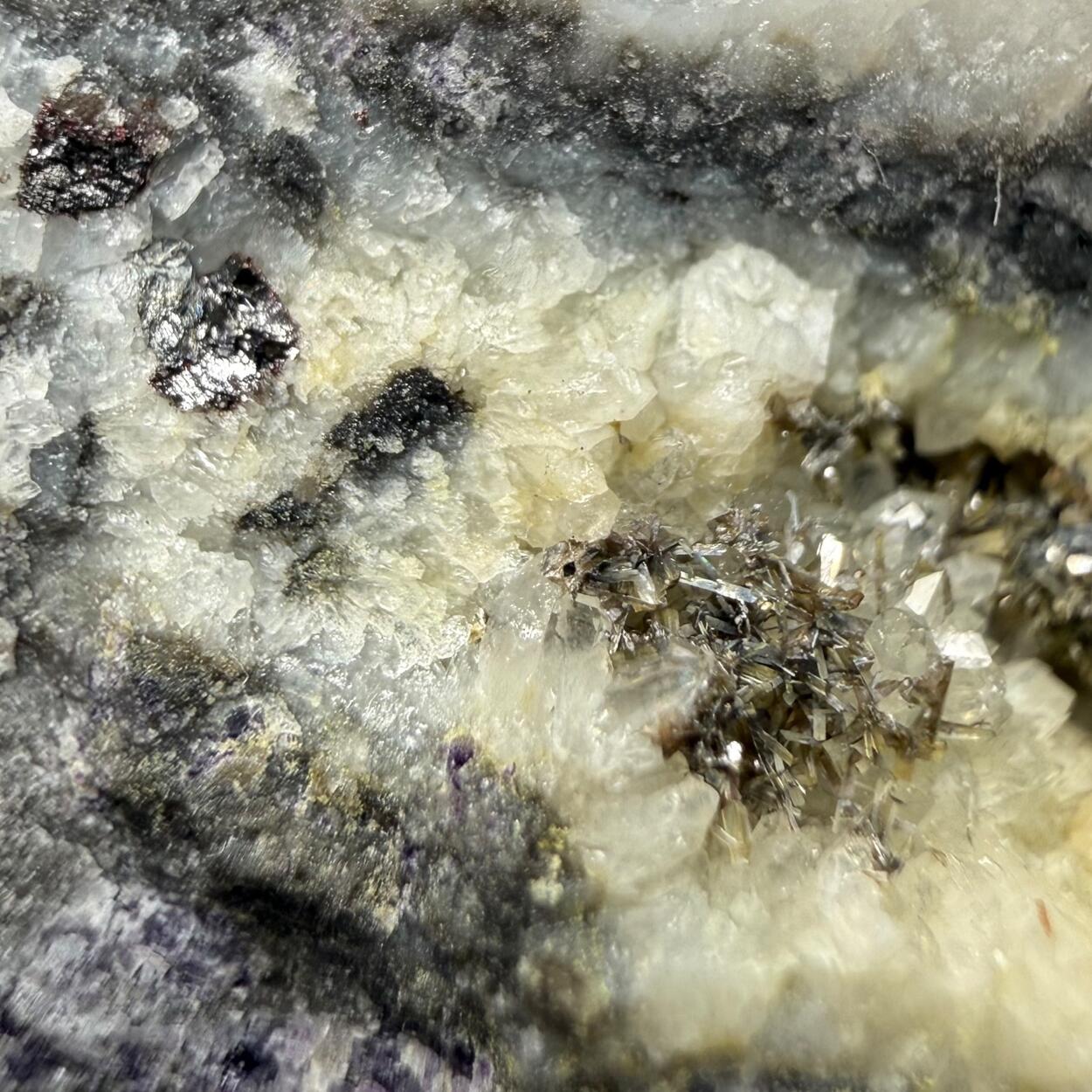 Metacinnabar & Valentinite