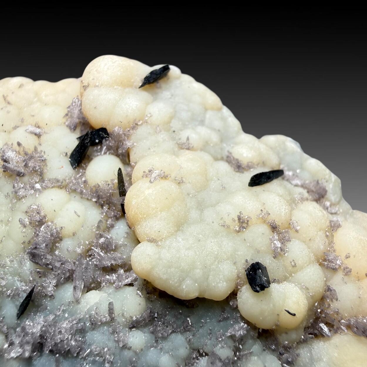 Brucite With Manganite