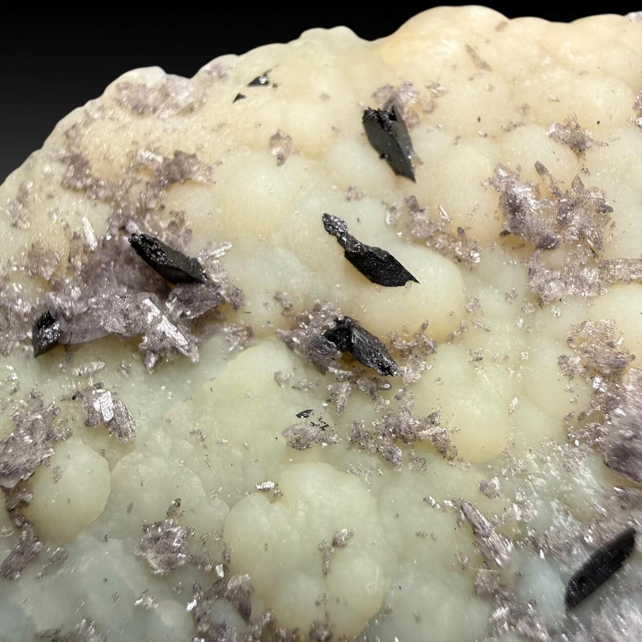 Brucite With Manganite