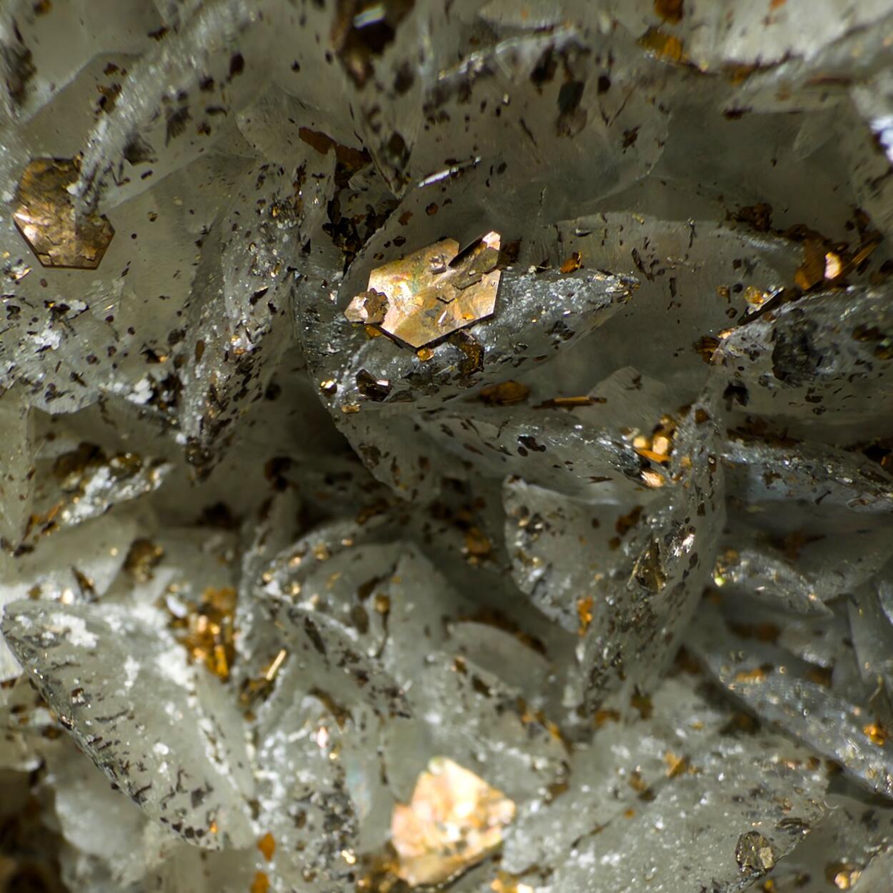 Magnesite With Pyrrhotite & Cubanite