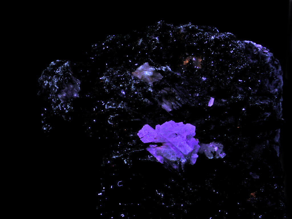 Analcime Leucophanite Rhodochrosite & Ancylite-(Ce)