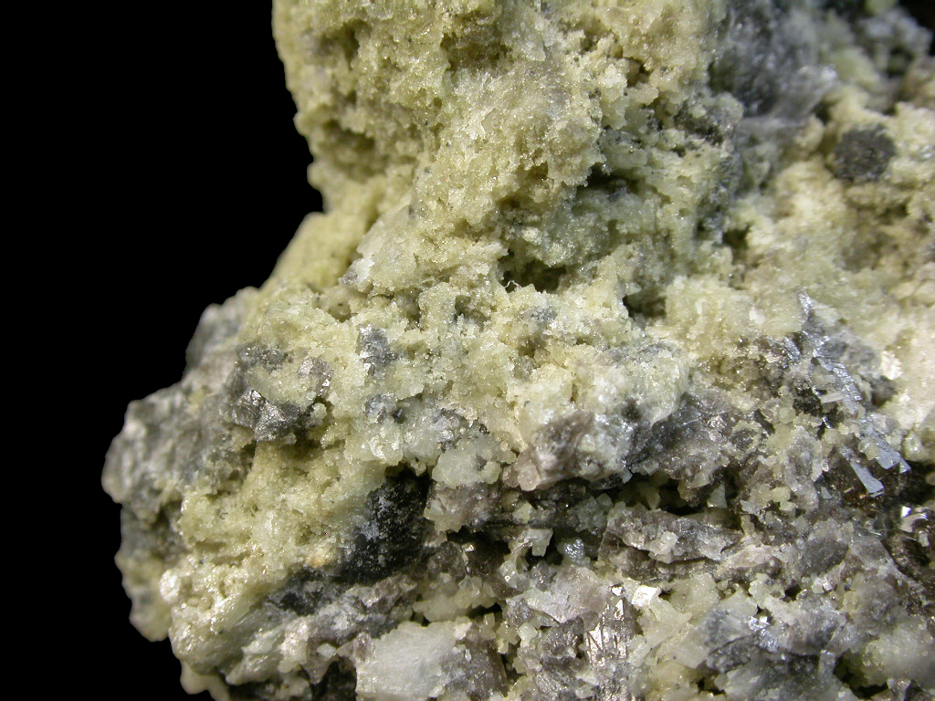 Gmelinite-Na & Donnayite-(Y)