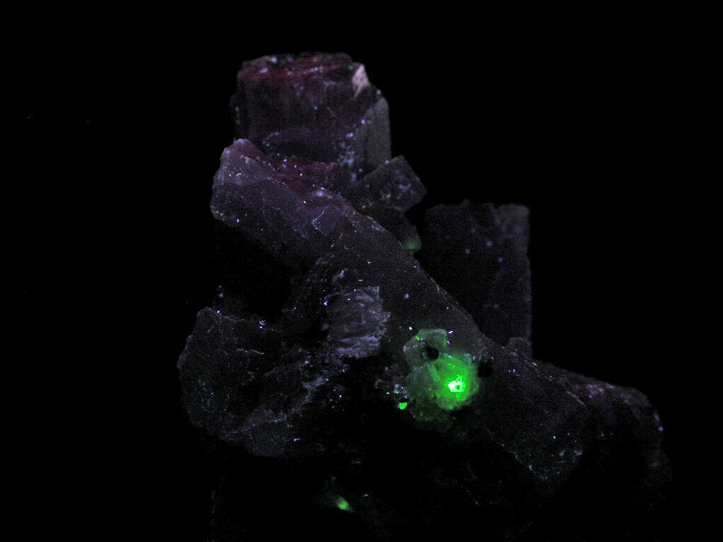 Natrolite Chamosite & Willemite