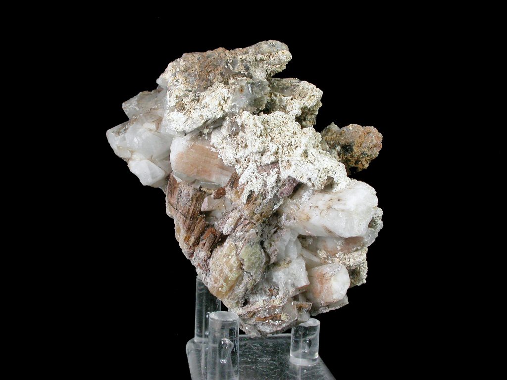 Rémondite-(Ce) & Natrolite