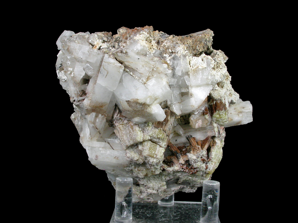 Rémondite-(Ce) & Natrolite