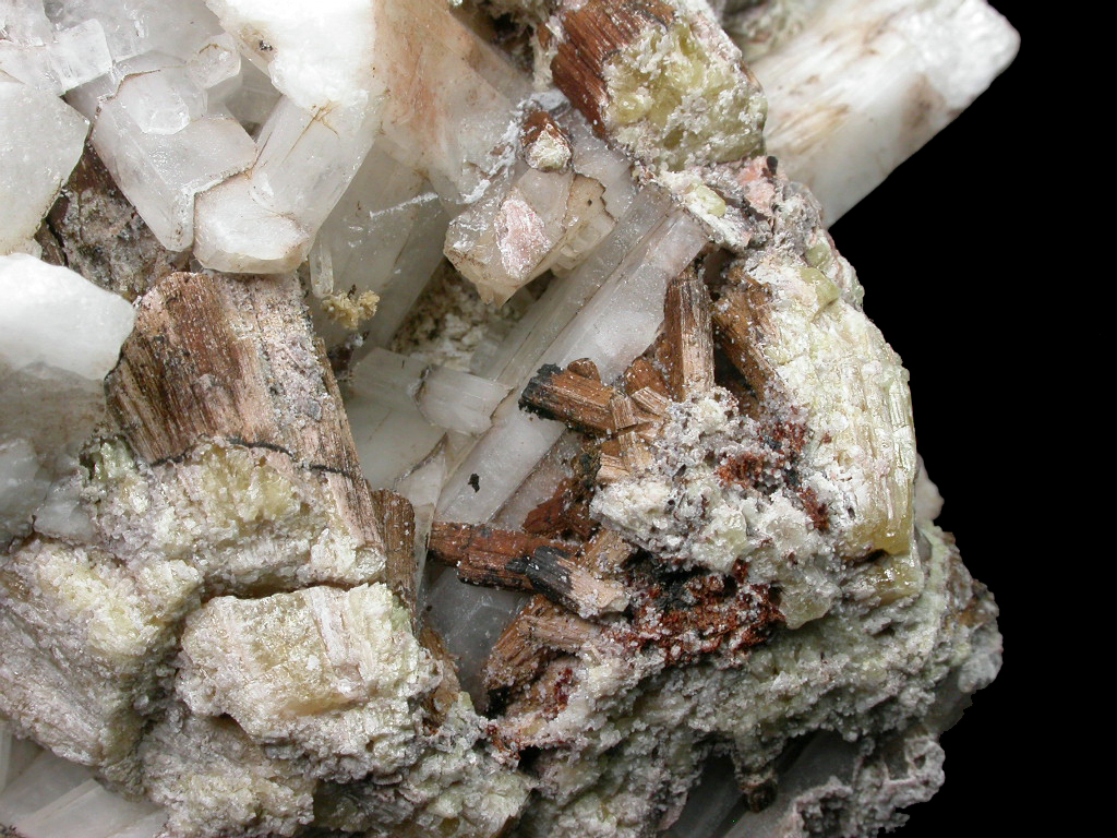 Rémondite-(Ce) & Natrolite