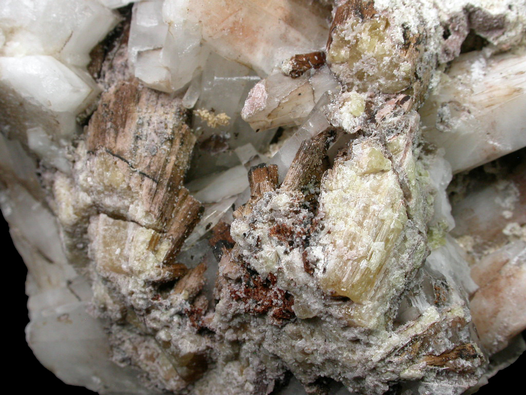 Rémondite-(Ce) & Natrolite