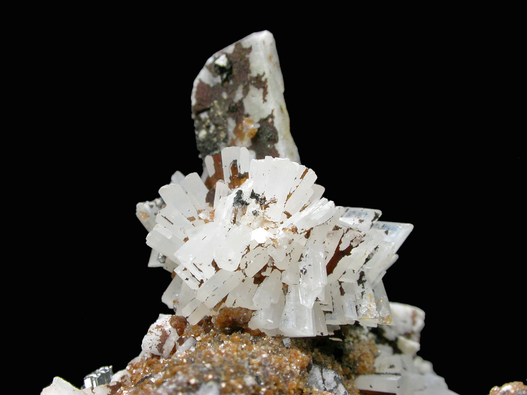 Eudidymite & Genthelvite