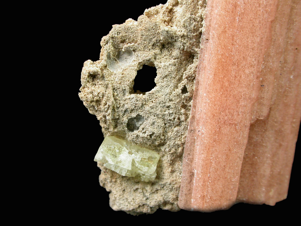 Schizolite Leucophanite & Rémondite-(Ce)