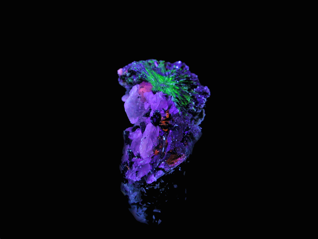 Haineaultite & Monteregianite-(Y)