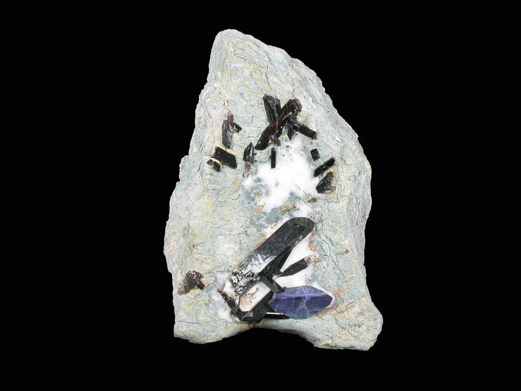 Benitoite Joaquinite-(Ce) & Neptunite