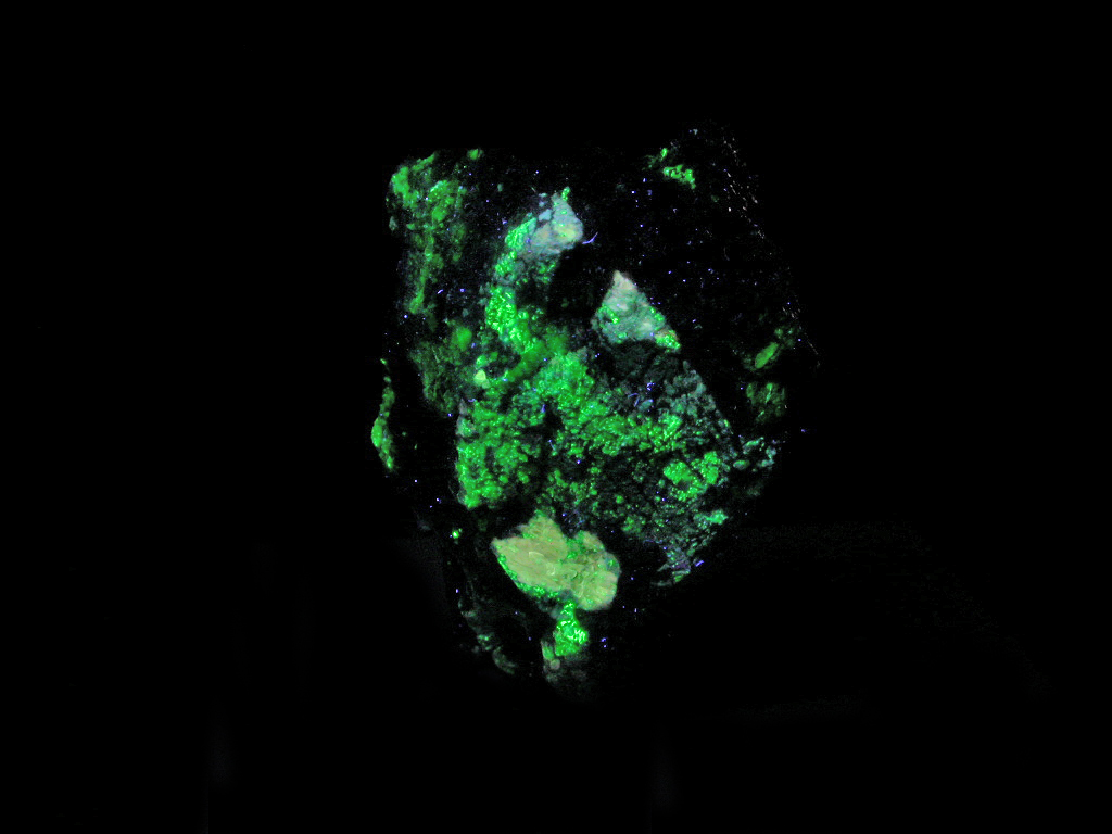 Gittinsite & Eudialyte