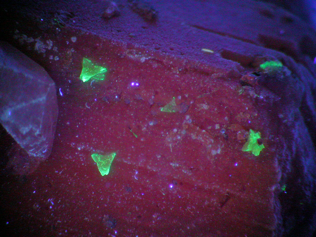 Sérandite & Genthelvite