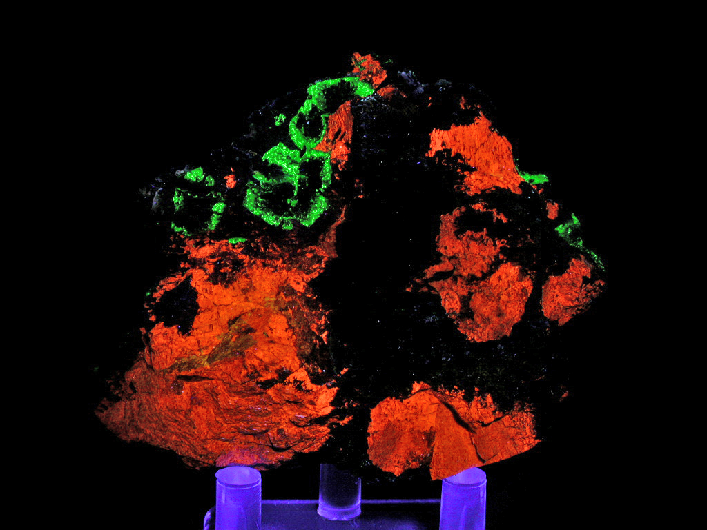 Sérandite Catapleiite & Manganoneptunite