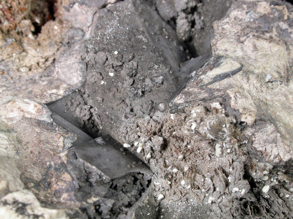 Sérandite Catapleiite & Manganoneptunite