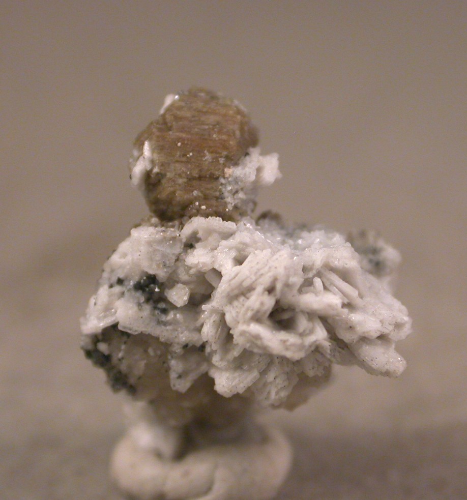 Charleshatchettite & Donnayite-(Y)