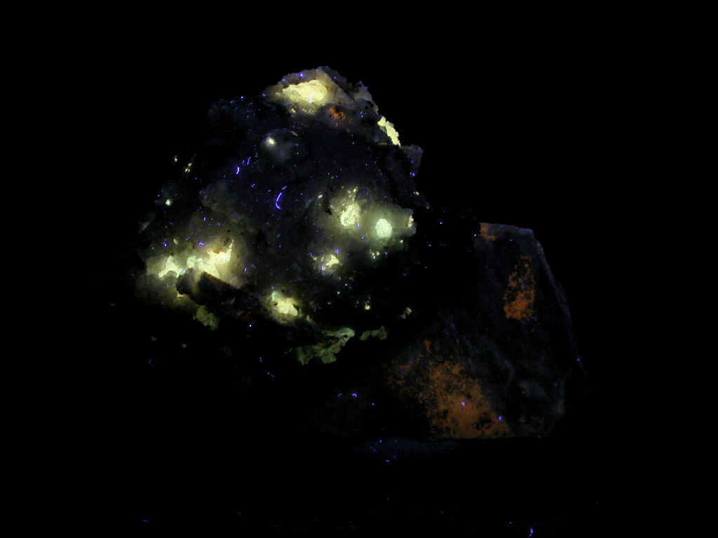 Analcime Microcline Siderite Albite & Quartz